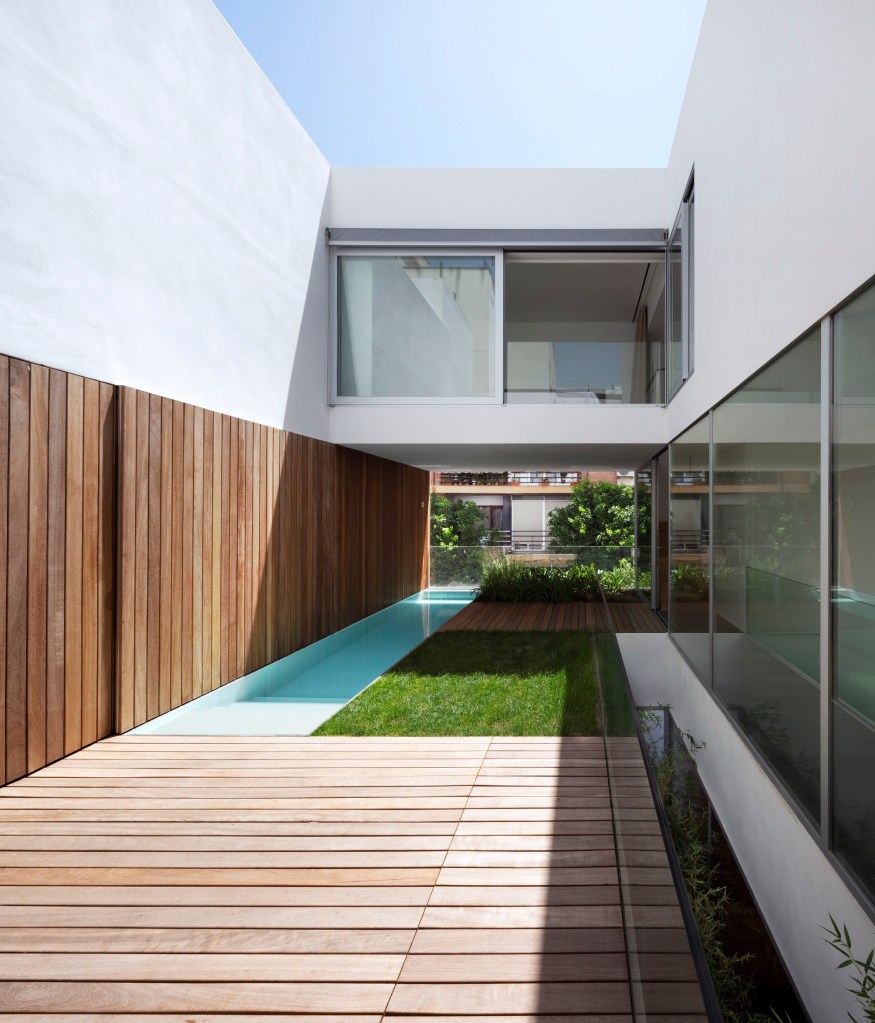 La imagen tiene un atributo ALT vacío; su nombre de archivo es 23.jpg